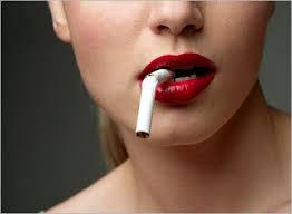 Photo: le tabagisme est l'une des raisons du rejet de l'implant