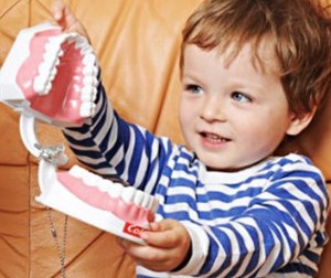 Prothèses des dents à feuilles caduques chez les enfants