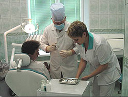 Photo: La présence d'une salle d'opération séparée dans la clinique dentaire