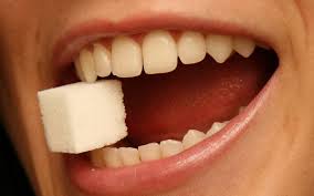Photo: L'usage du sucre nuit à l'émail des dents