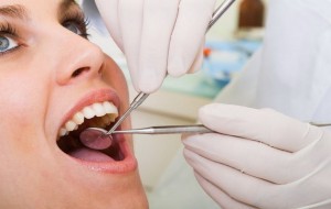 Photo: Examen oral du patient