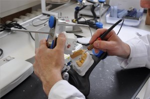 Photo: Fabrication de couronnes en laboratoire