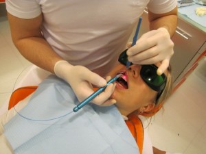 Photo: Préparation des dents au laser