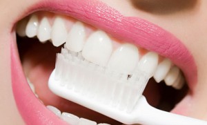 Photo: Soins bucco-dentaires hygiéniques après blanchiment des dents